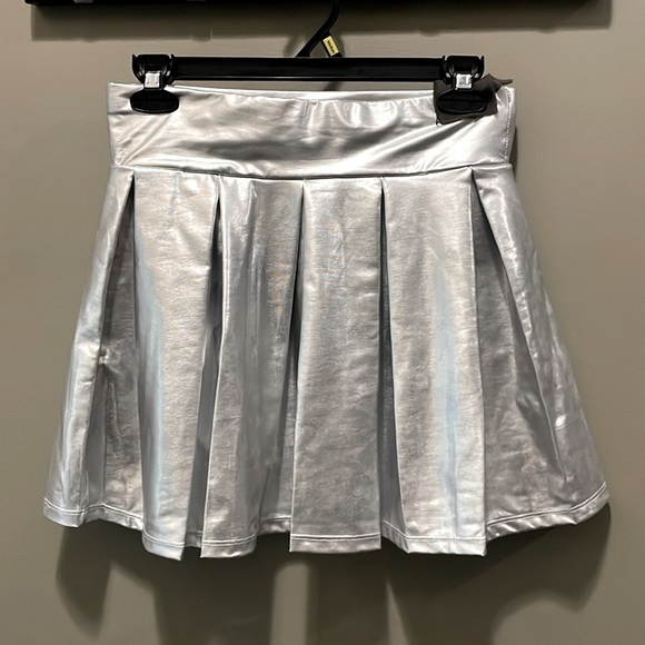 SPIRIT Costume Shiny Silver Mini Skirt Dress Flowy 100% Recycled Plastic Stretch - Picture 1 of 5